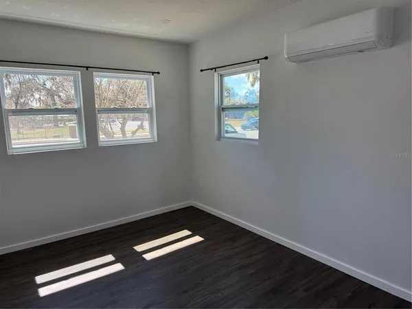 $1,350 | 412 South 6th Street, Leesburg, FL 34748