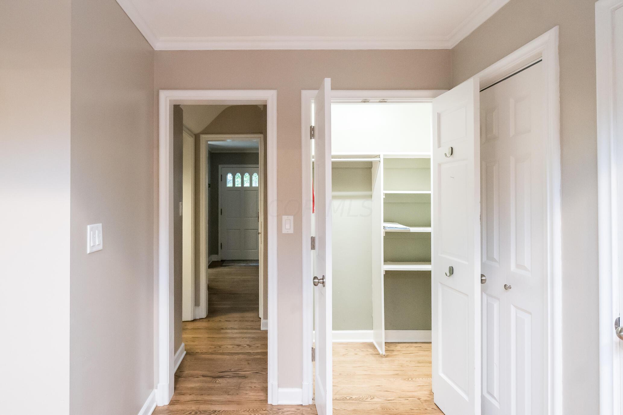 356 Gudrun Road Columbus, OH 43202 - Photo 19 of 53 Hallway to front door, walk in pantry