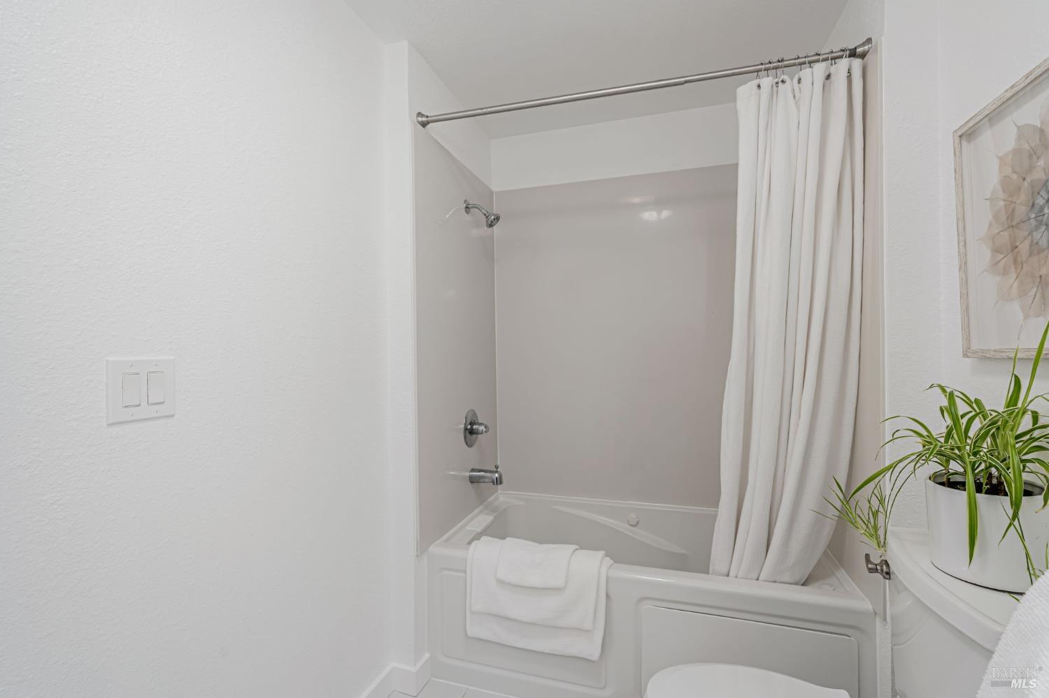 270 Channing Way, Unit 1 San Rafael, CA 94903 - Photo 18 of 32