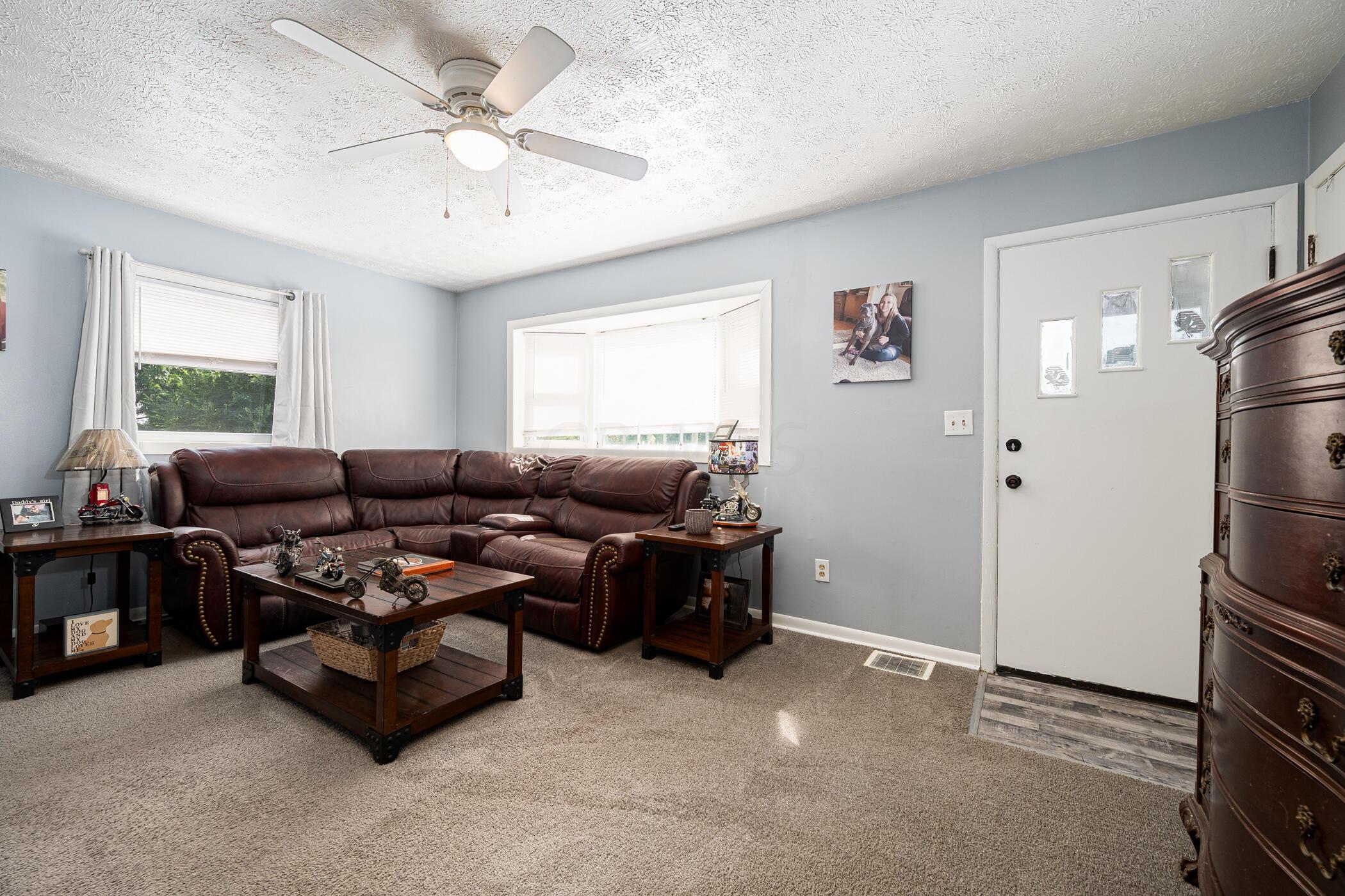 818 Elaine Road Columbus, OH 43213 - Photo 8 of 57 818 Elaine Rd_008