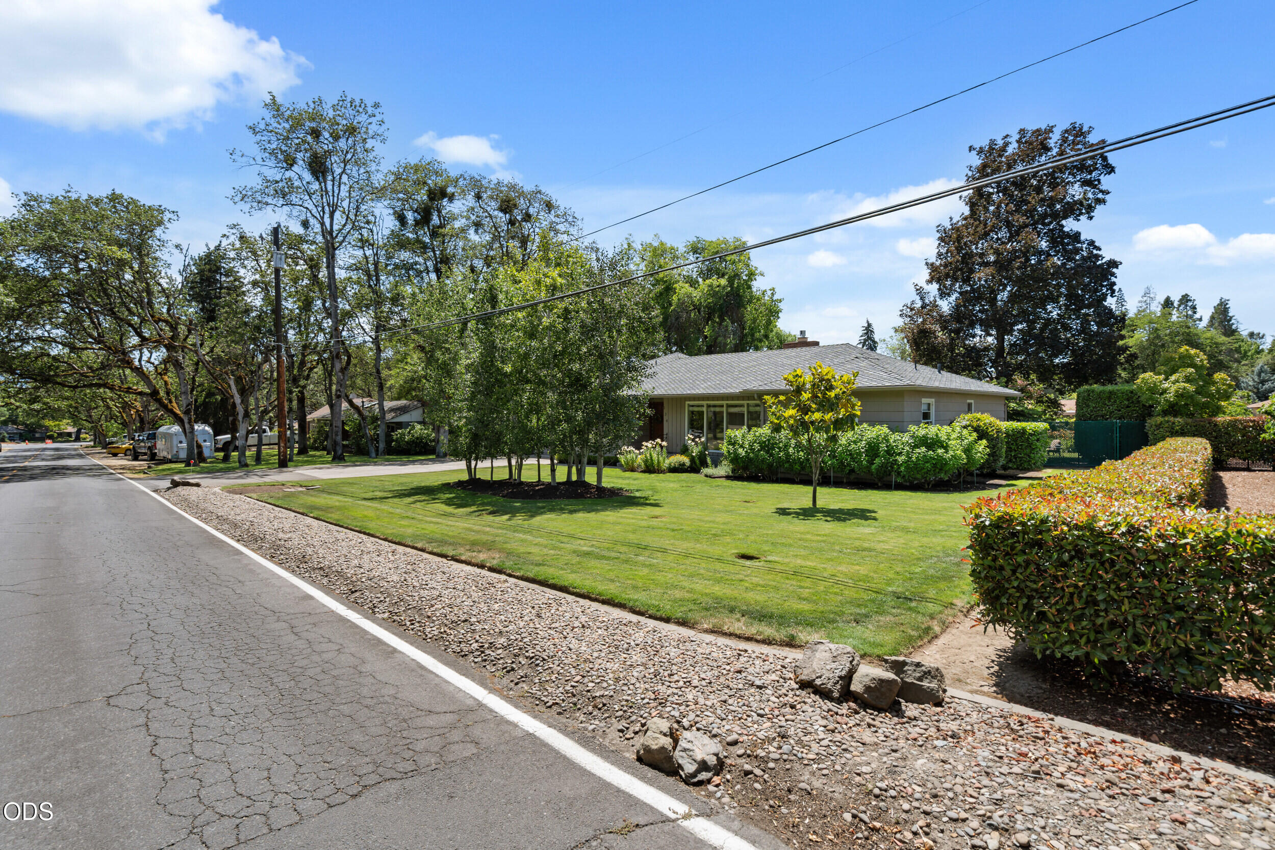 134 White Oak Road Medford, OR 97504 - Photo 5 of 64