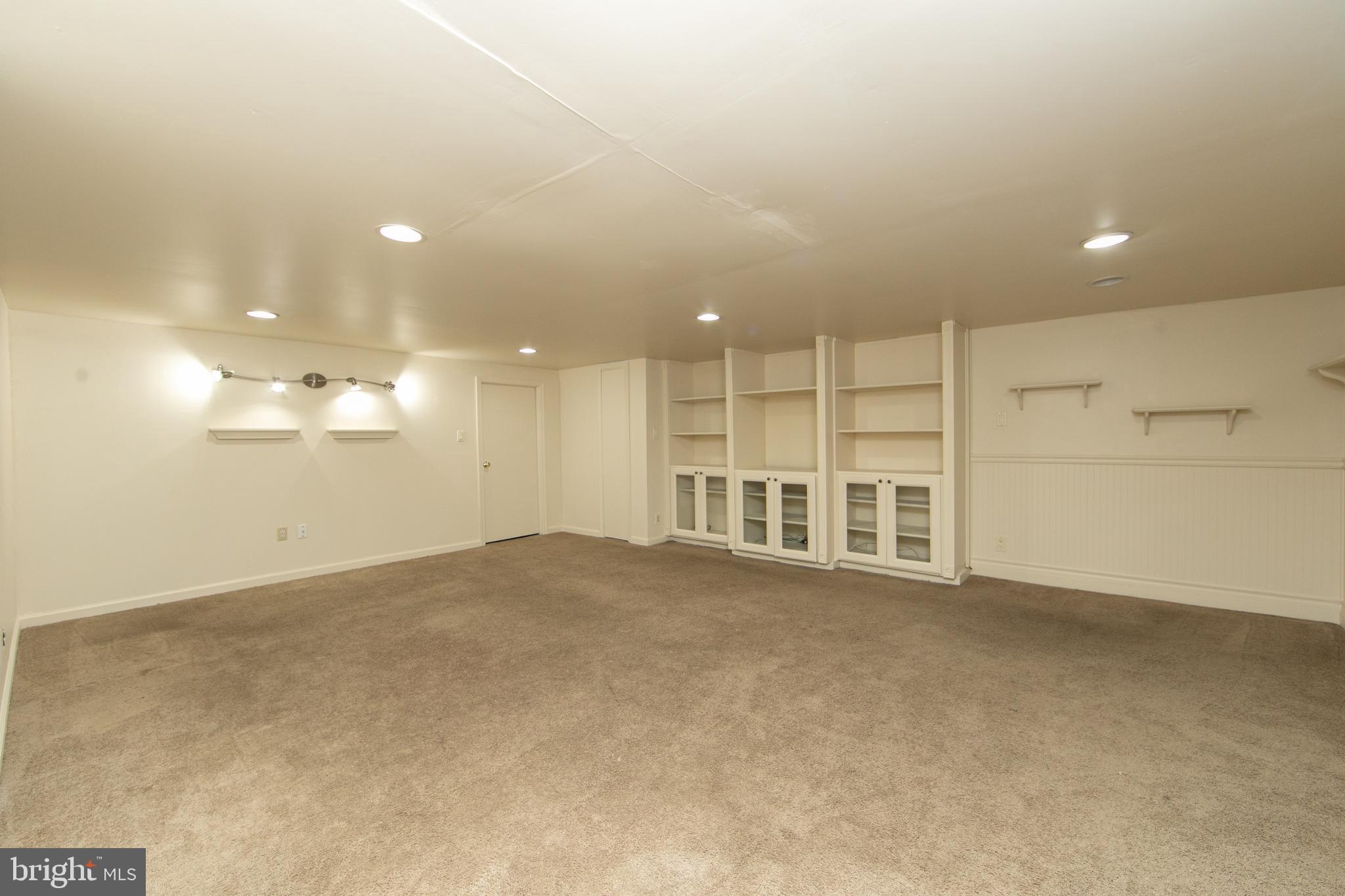 606 Kings Croft Drive Cherry Hill, NJ 08034 - Photo 13 of 35 an empty room with windows