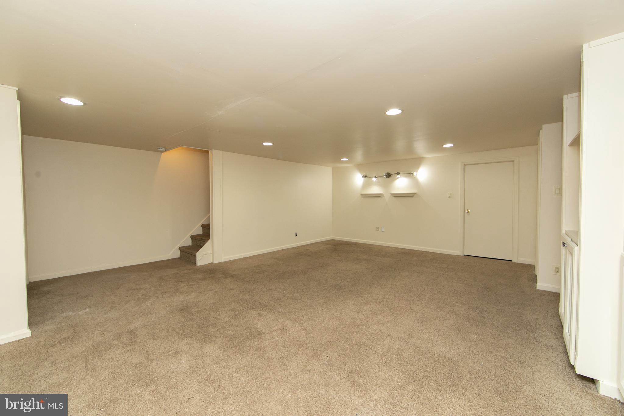 606 Kings Croft Drive Cherry Hill, NJ 08034 - Photo 14 of 35 an empty room with a natural light