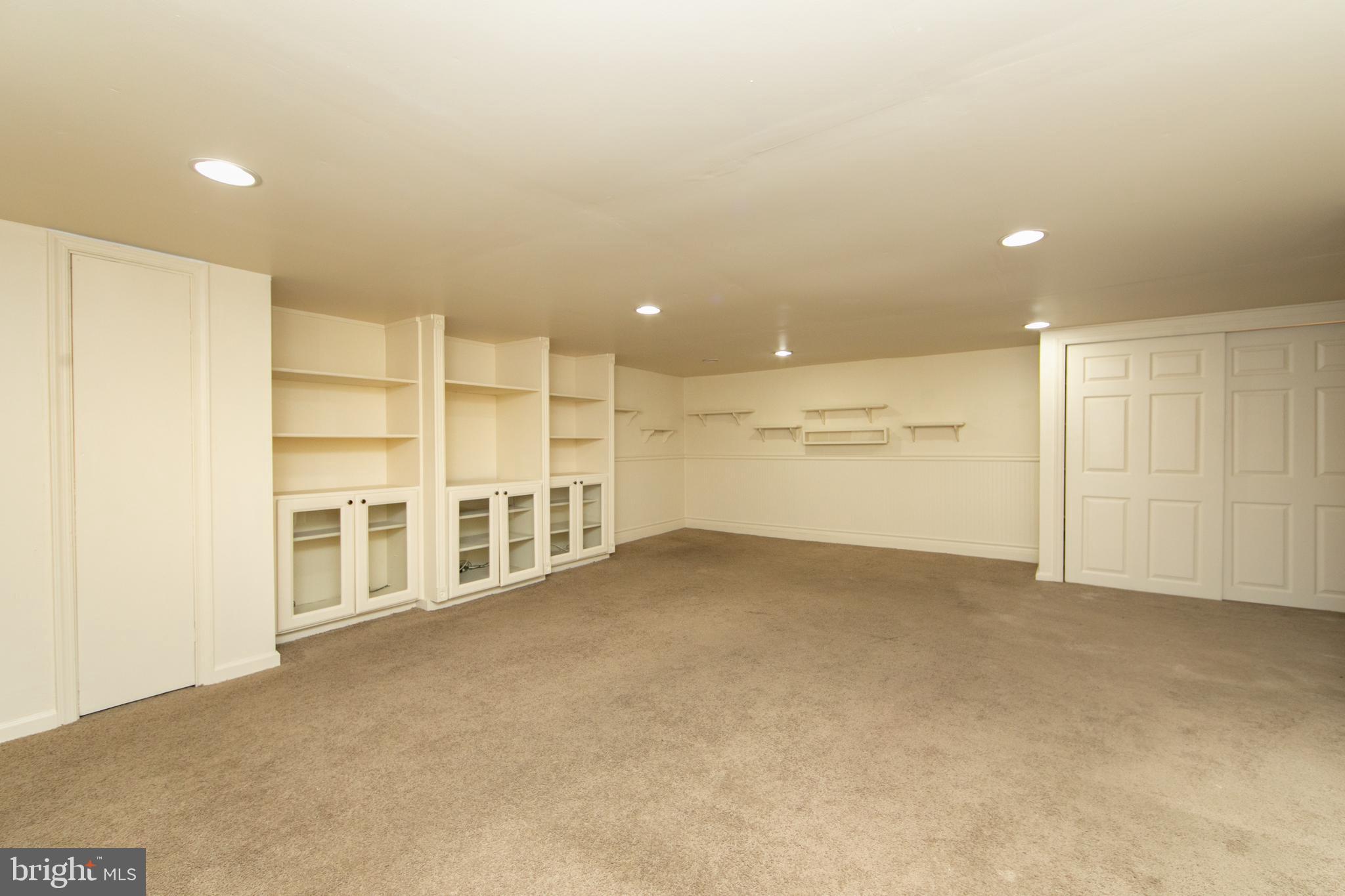 606 Kings Croft Drive Cherry Hill, NJ 08034 - Photo 15 of 35 en empty room with a empty space and windows