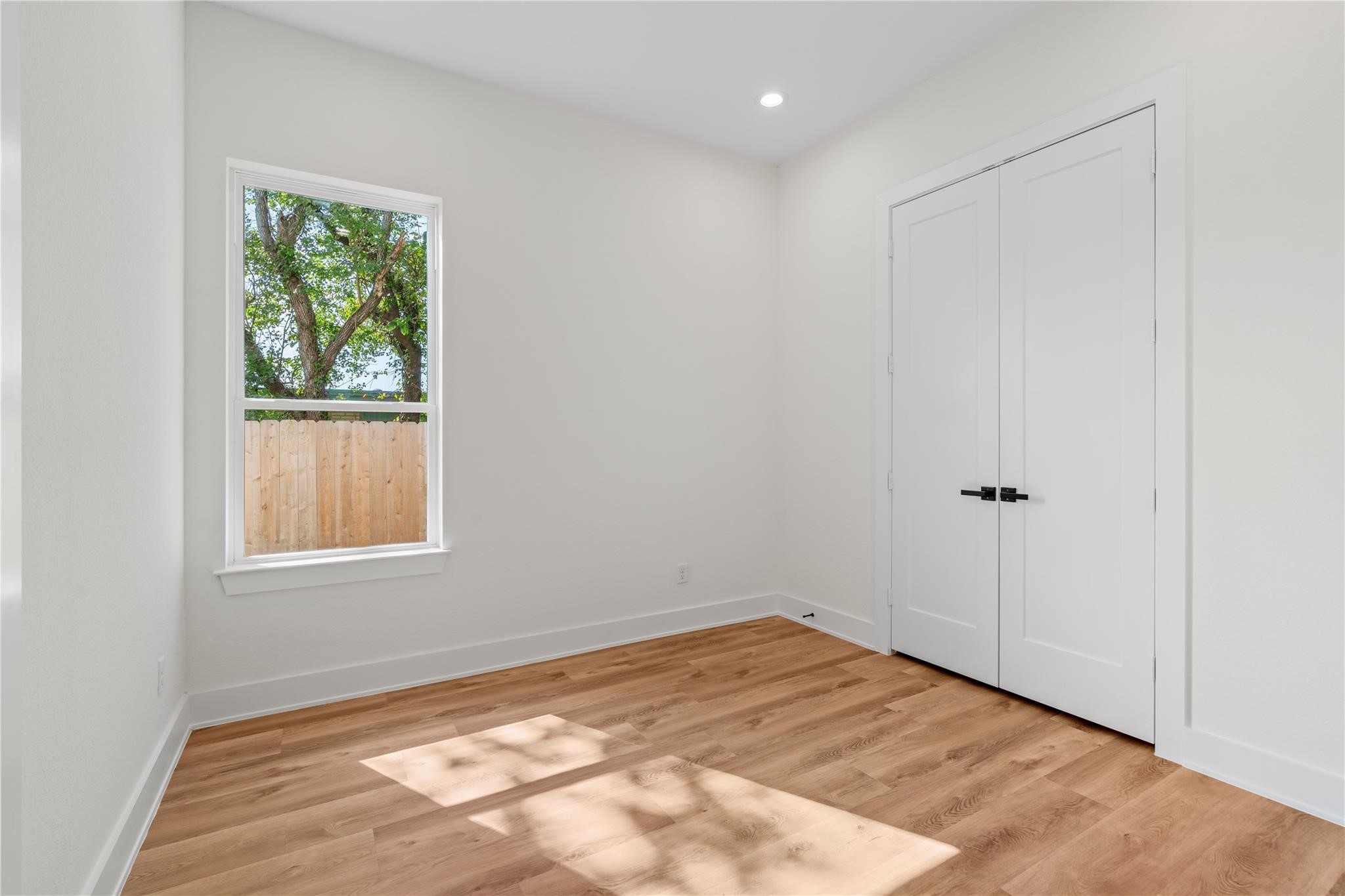 6532 Weston Street, Unit A Houston, TX 77021 - Photo 22 of 29 an empty room with a window