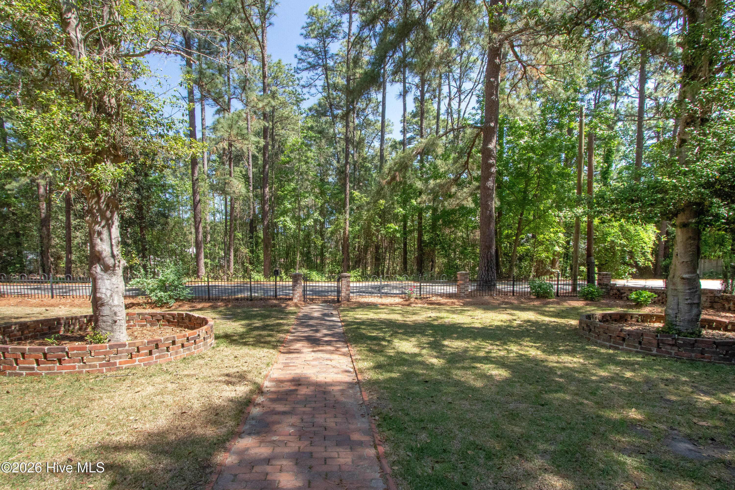 310 East Morganton Road Southern Pines, NC 28387 - Photo 4 of 37 FrontYard