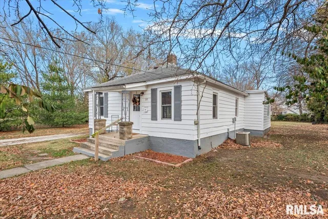 $81,900 | 510 South Mauvaisterre Street, Jacksonville, IL 62650