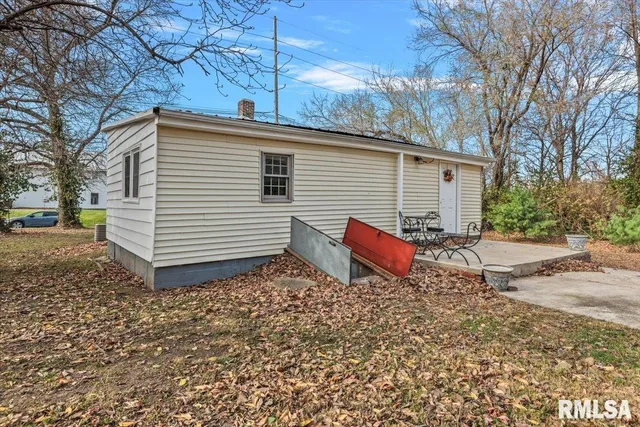 $81,900 | 510 South Mauvaisterre Street, Jacksonville, IL 62650