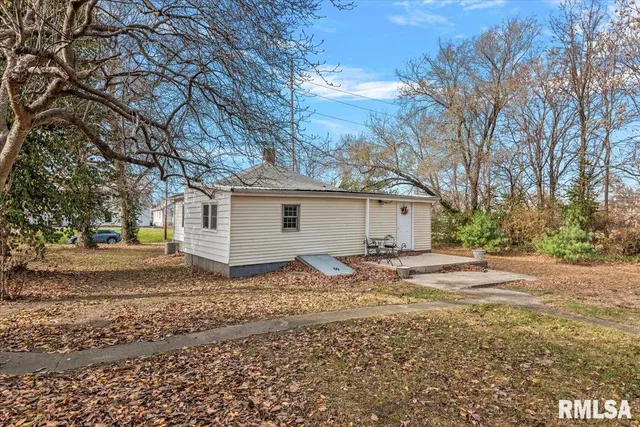 $81,900 | 510 South Mauvaisterre Street, Jacksonville, IL 62650