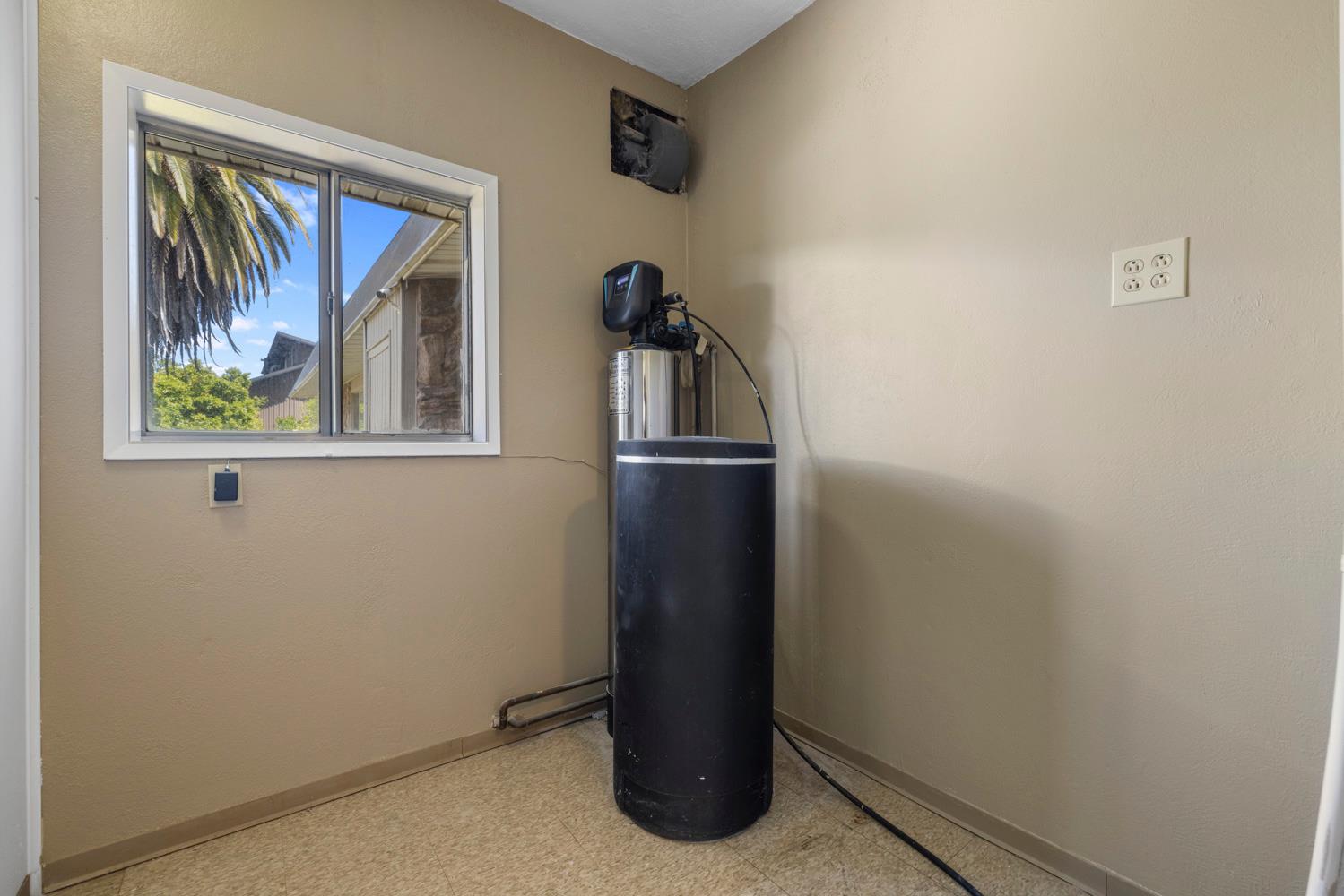 3824 Hubbard Road Stockton, CA 95215 - Photo 39 of 79 a view of a hallway with a elevator