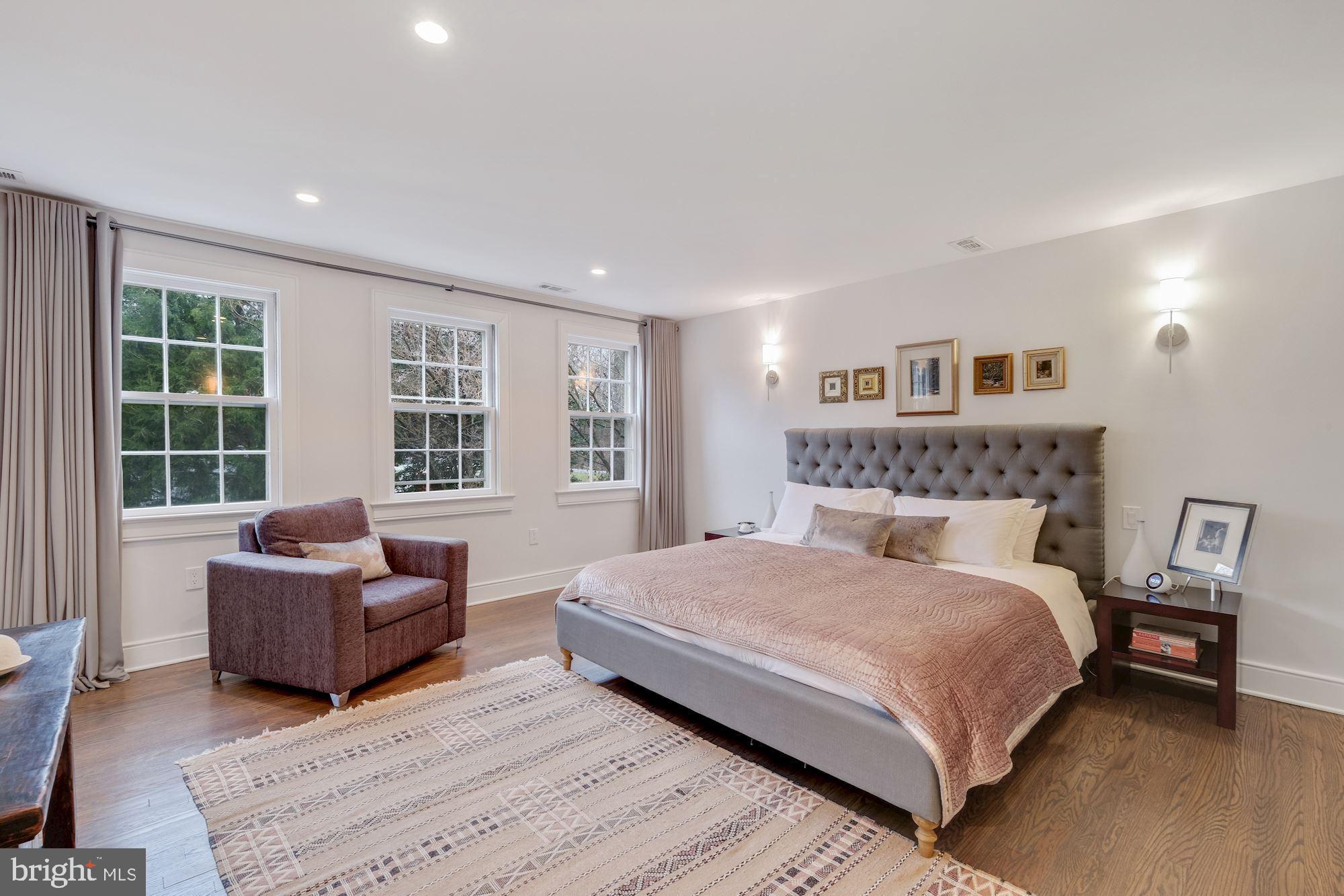 2810 R Street Northwest Washington, DC 20007 - Photo 16 of 30 Large owner's suite overlooking rear garden