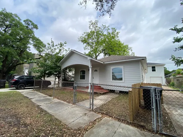 $1,750 | 7033 Ave East, Houston, TX 77011