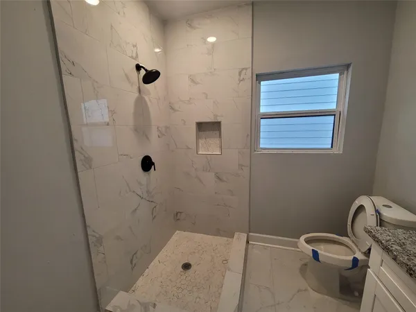 $1,750 | 7033 Ave East, Houston, TX 77011
