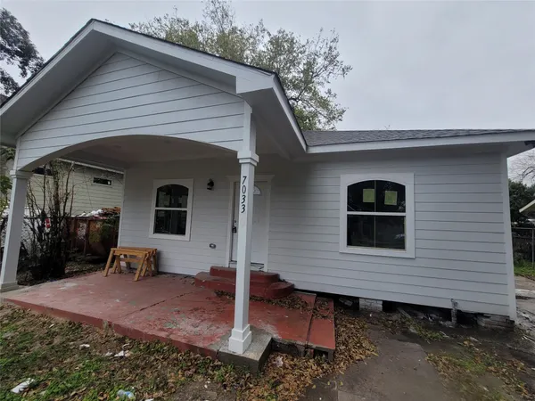 $1,750 | 7033 Ave East, Houston, TX 77011