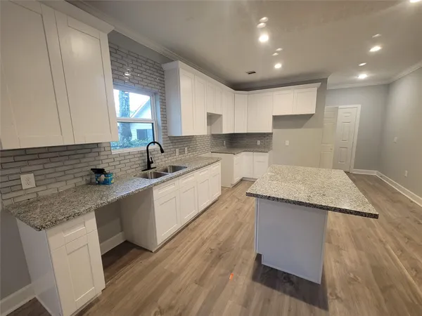 $1,750 | 7033 Ave East, Houston, TX 77011