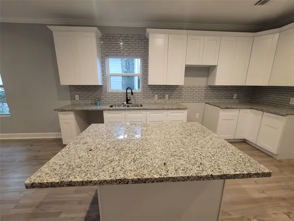 $1,750 | 7033 Ave East, Houston, TX 77011