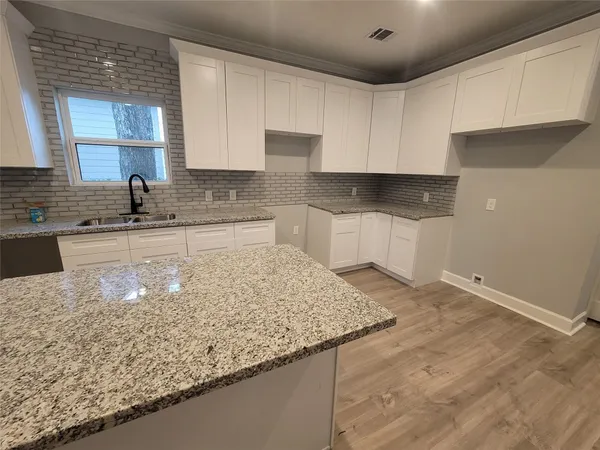 $1,750 | 7033 Ave East, Houston, TX 77011