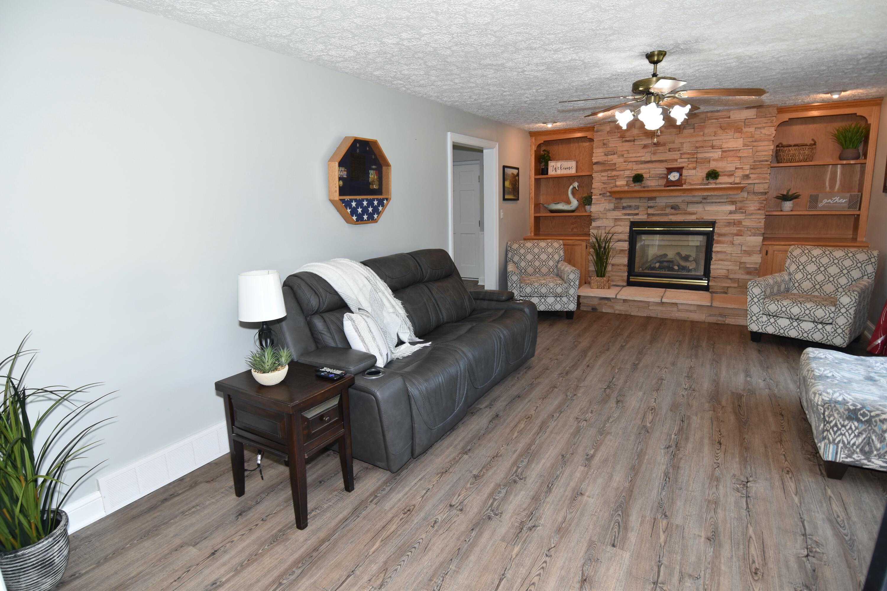 15 Tow Path Road Granville, OH 43023 - Photo 15 of 79 Living Room 22'10 X 13'