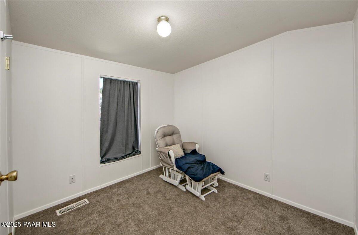 15339 South Rolling Ridge Drive Mayer, AZ 86333 - Photo 14 of 20 a room with a table and a chair