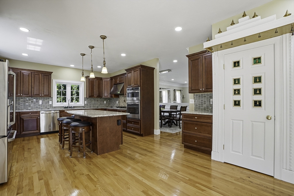 120 Mohawk Path Holliston, MA 01746 - Photo 17 of 36