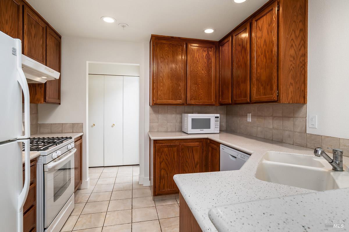 42 Meridian Circle Rohnert Park, CA 94928 - Photo 12 of 33 Gallery Image 12