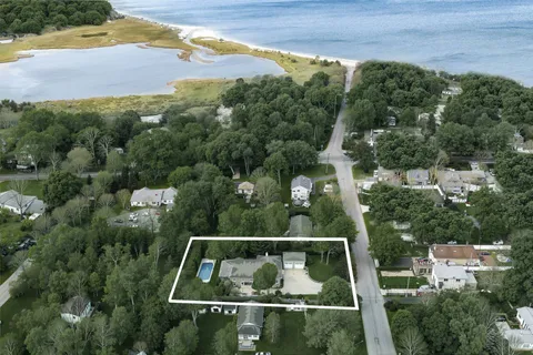 $1,599,000 | 87 Washington Heights Avenue, Hampton Bays, NY 11946
