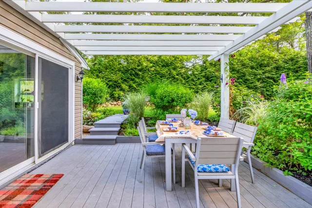 $1,688,000 | 87 Washington Heights Avenue, Hampton Bays, NY 11946