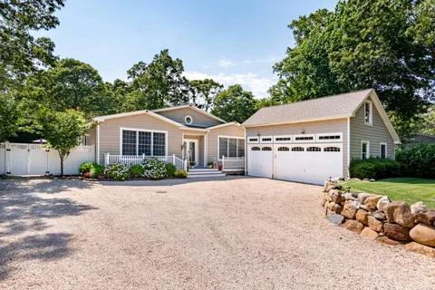 $1,599,000 | 87 Washington Heights Avenue, Hampton Bays, NY 11946