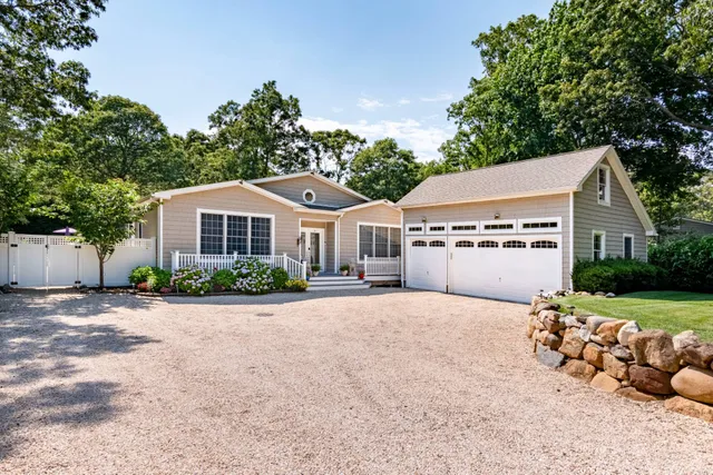 $1,688,000 | 87 Washington Heights Avenue, Hampton Bays, NY 11946