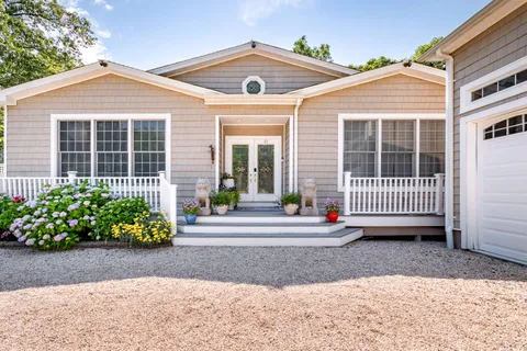 $1,599,000 | 87 Washington Heights Avenue, Hampton Bays, NY 11946