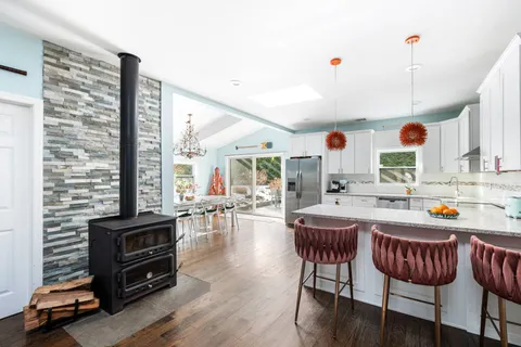 $1,599,000 | 87 Washington Heights Avenue, Hampton Bays, NY 11946