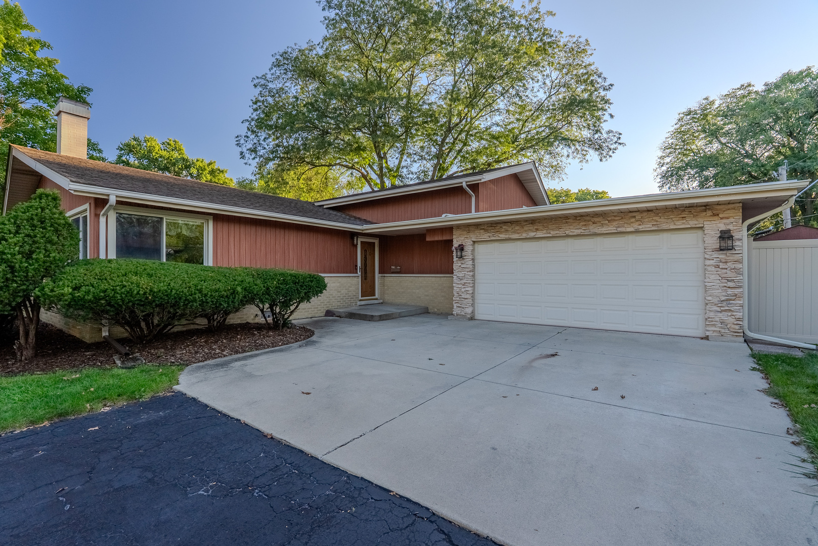 1116 North Westgate Road Mount Prospect, IL 60056 - Photo 1 of 29 Gallery Image 1