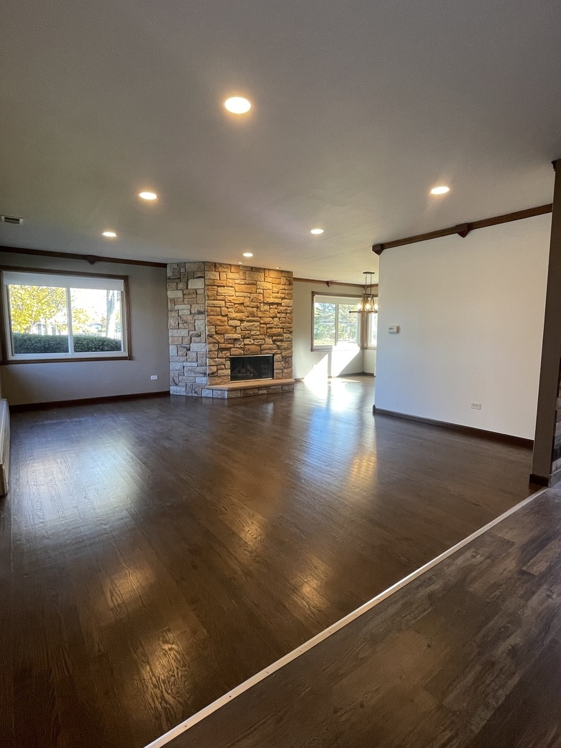 1116 North Westgate Road Mount Prospect, IL 60056 - Photo 4 of 29 Gallery Image 4