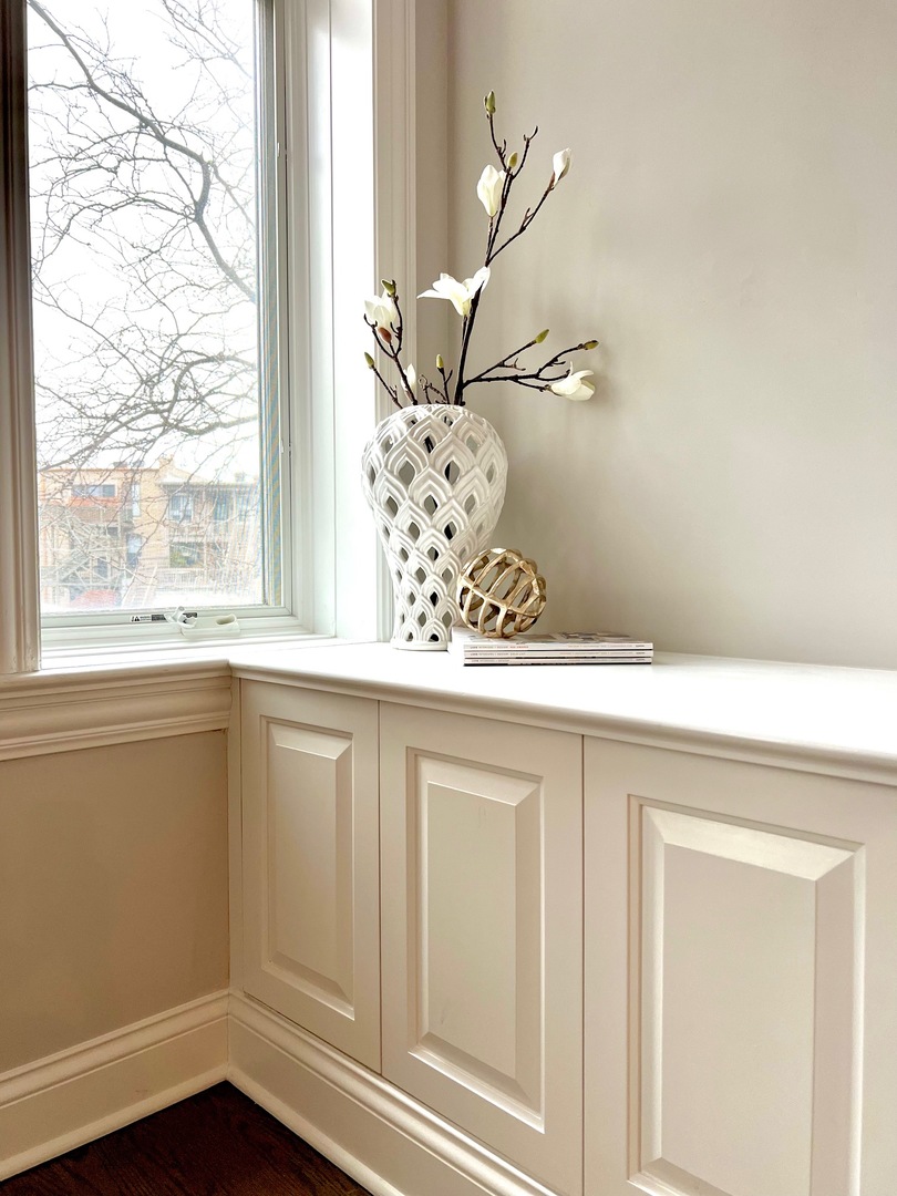 1503 West Thomas Street, Unit 2E Chicago, IL 60642 - Photo 7 of 12 a view of a windows in the kitchen