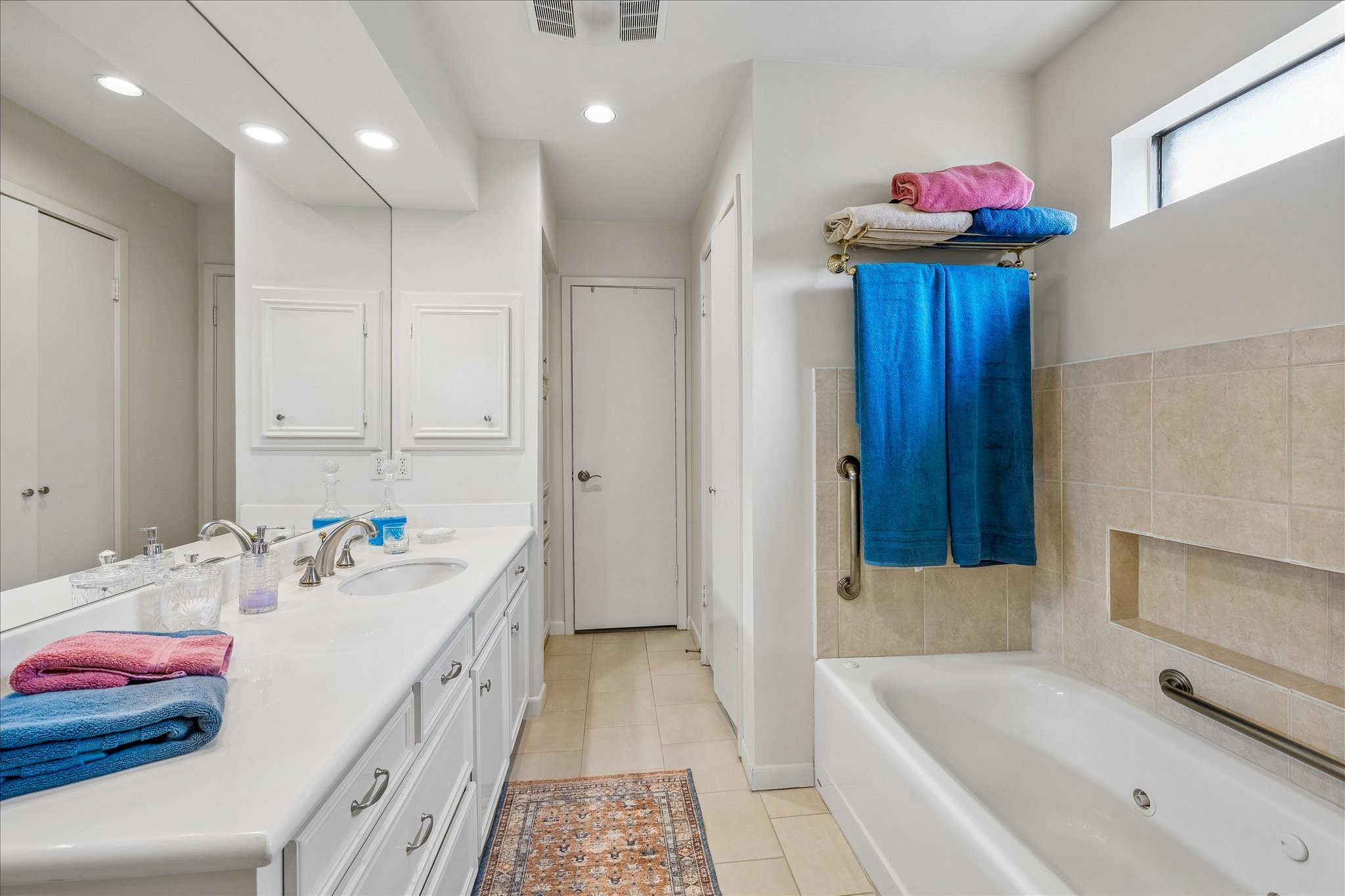 307 Oarman Court Houston, TX 77079 - Photo 22 of 38 a bathroom with a sink and a bathtub