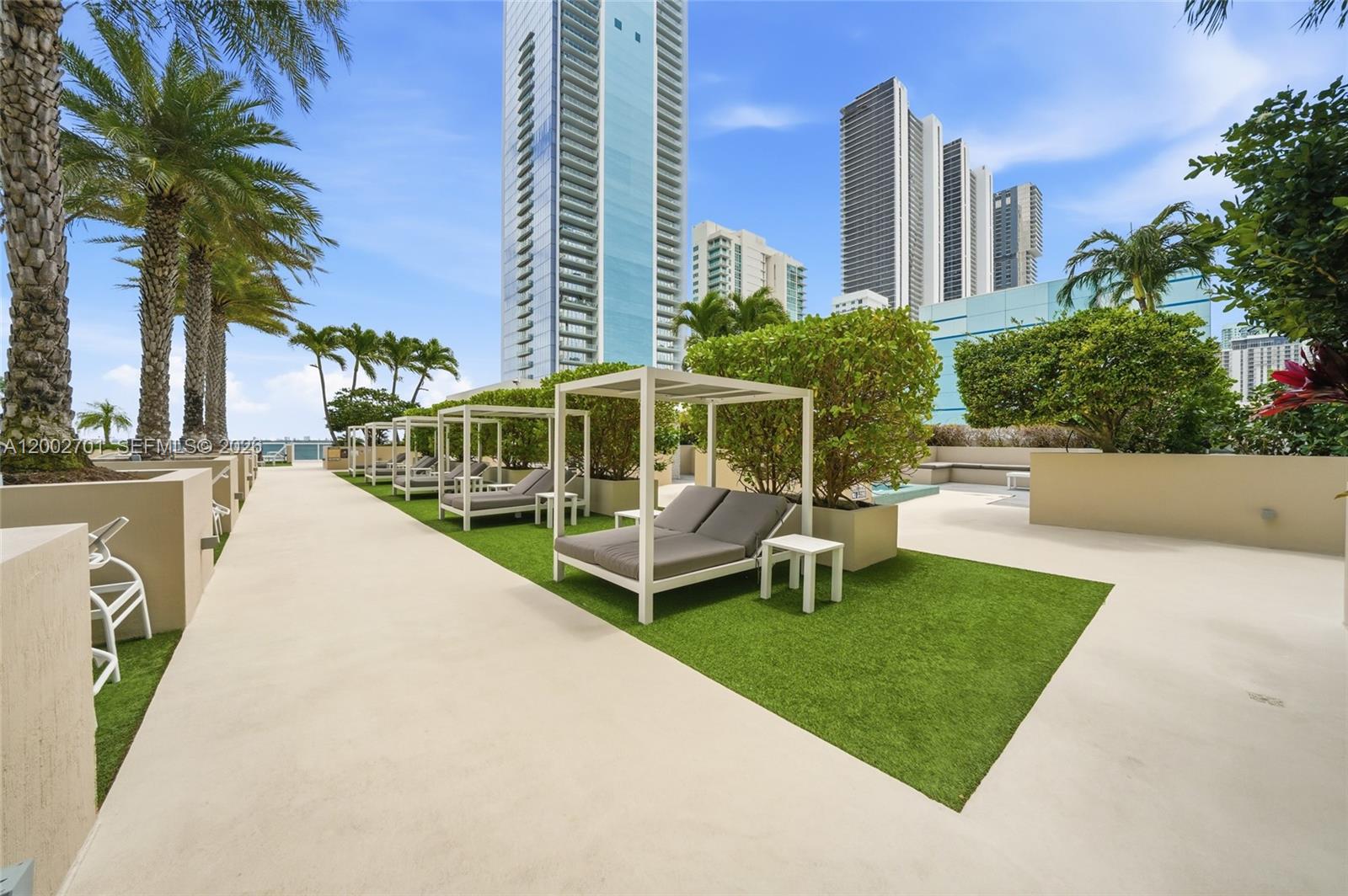 600 Northeast 27th Street, Unit 1002 Miami, FL 33137 - Photo 25 of 30 a view of a house with backyard and sitting area