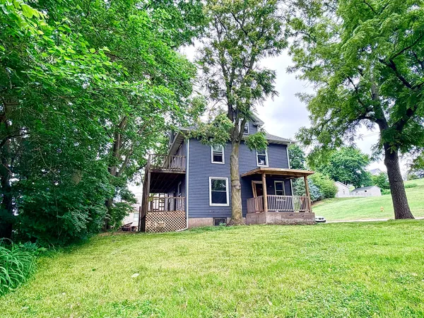 $183,900 | 452 21st Street, Bettendorf, IA 52722