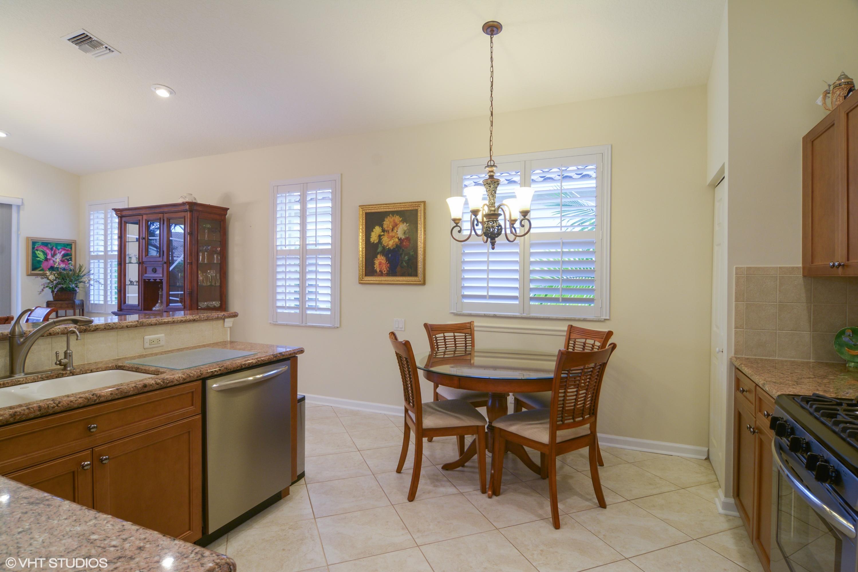 377 Springview Loop Port St. Lucie, FL 34986 - Photo 5 of 33 377 Springview kitchen