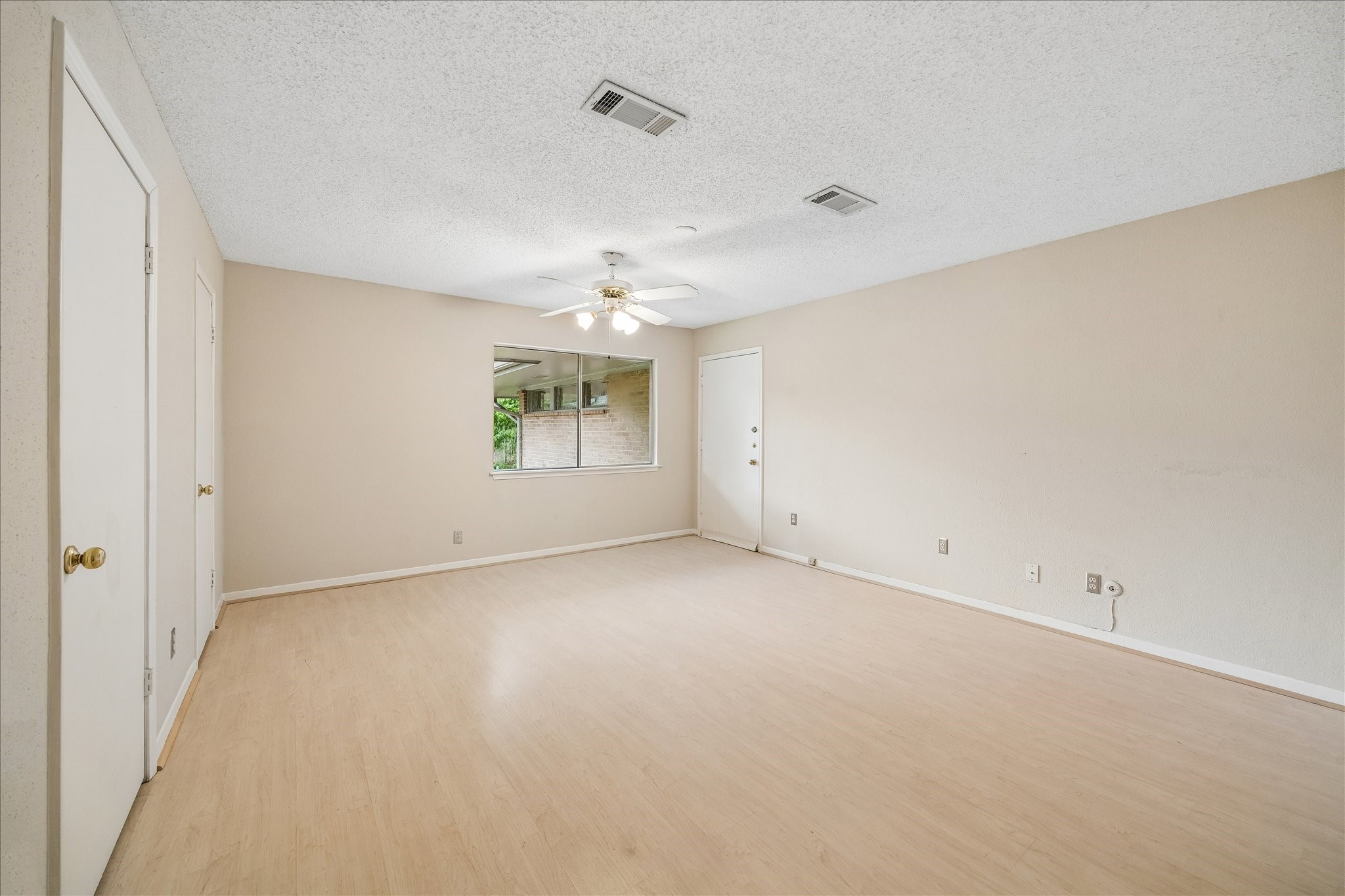 6659 Bayou Glen Road Houston, TX 77057 - Photo 11 of 23 Bedroom without the staging.