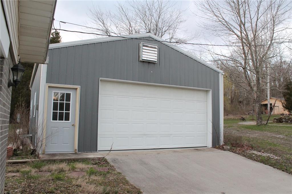 196 North Wolfcreek Road Columbus, IN 47201 - Photo 2 of 18 Gallery Image 2