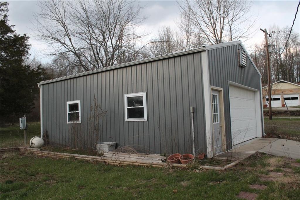 196 North Wolfcreek Road Columbus, IN 47201 - Photo 16 of 18 Gallery Image 16