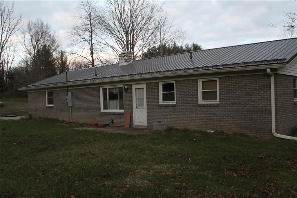 196 North Wolfcreek Road Columbus, IN 47201 - Photo 17 of 18 Gallery Image 17