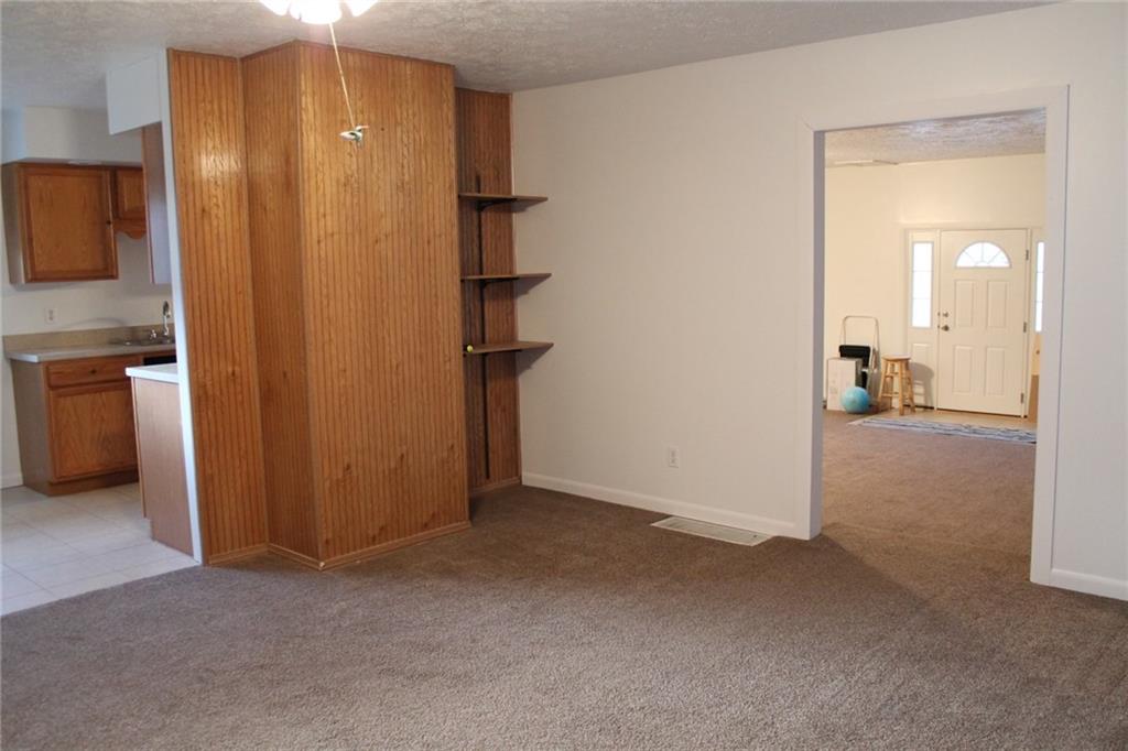 196 North Wolfcreek Road Columbus, IN 47201 - Photo 6 of 18 Gallery Image 6
