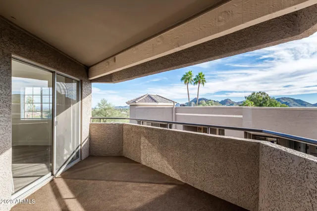 a view of a living room and kitchen