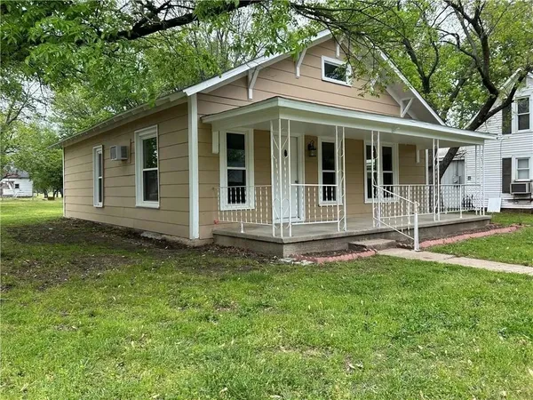 $76,000 | 301 East 6th Avenue, Caney, KS 67333