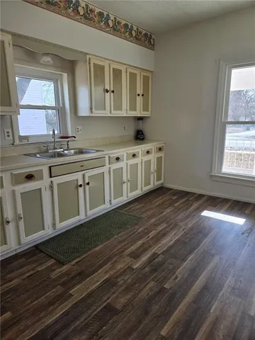 $76,000 | 301 East 6th Avenue, Caney, KS 67333