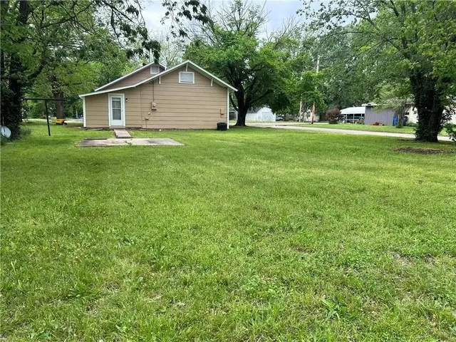 $76,000 | 301 East 6th Avenue, Caney, KS 67333
