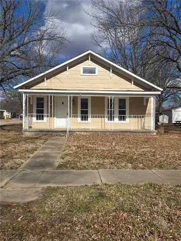 $76,000 | 301 East 6th Avenue, Caney, KS 67333