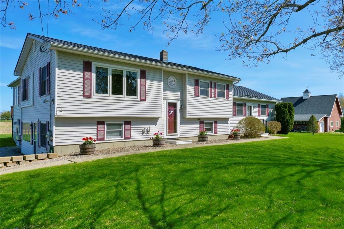 132 E Shore South Grand Isle, VT 05458 - Photo 1 of 28