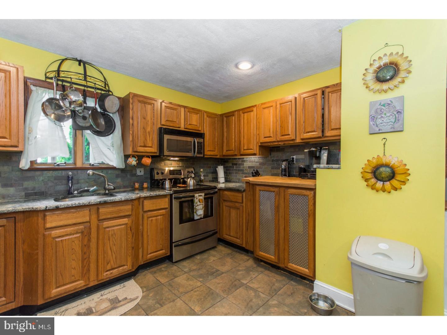 51 Oldbrook Road Levittown, PA 19057 - Photo 5 of 25 Gallery Image 5